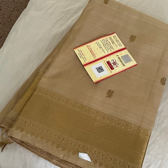 Kanchipuram Pure Silk Saree Beige, golden Zari Border & Rich Pallu | Blouse Inc - Picture 13 of 13